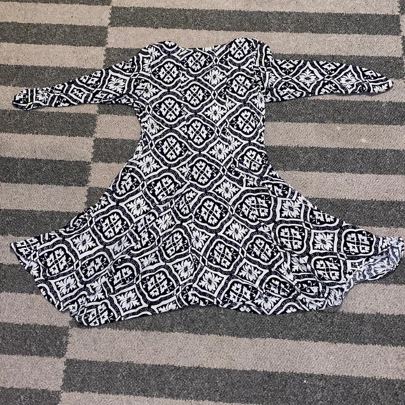 Pretty Young Thing Dress - Picture 2 of 6